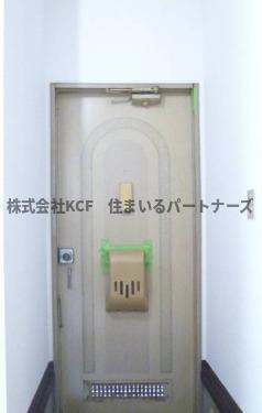 カーサ・エスメラルダA棟の玄関|シンプルで使いやすい玄関です