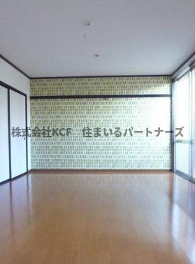 カーサ・エスメラルダA棟の居間・リビング|こちらの居間で趣味の時間をお楽しみください
