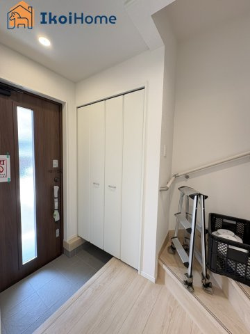 神戸市西区伊川谷町有瀬第7　2号棟　新築戸建の玄関|【ホームページに現地動画掲載中】●年中無休：当日予約可●玄関には大きなシューズボックスが完備♪