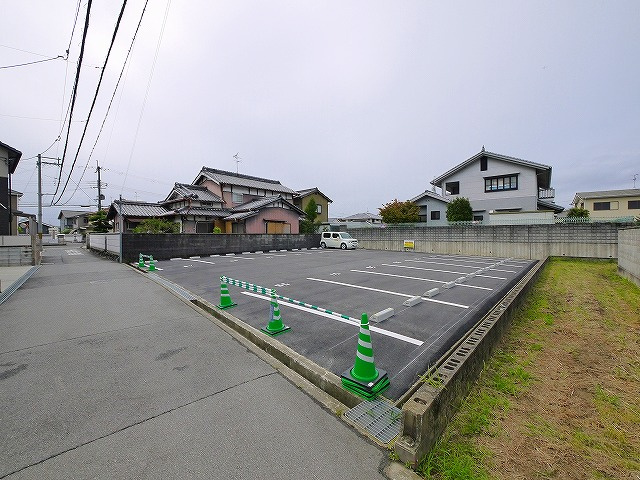 水原モータープール　東の外観
