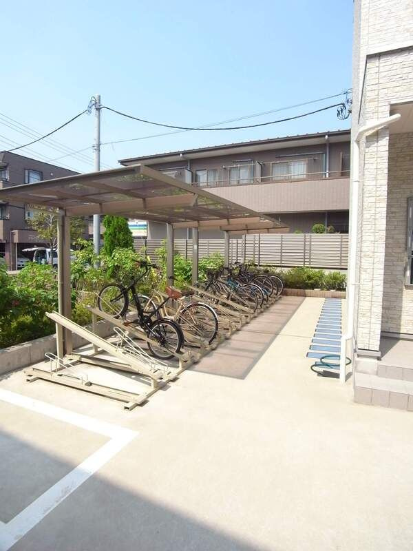 リブリ・デエムの駐車場