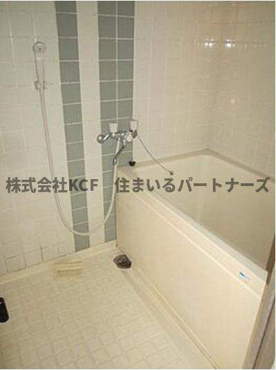 本多ハイツ長門石の浴室|落ち着いた空間のお風呂です