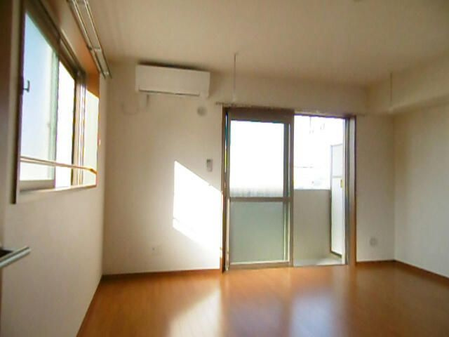 相模原市中央区相模原２丁目の賃貸マンションの居間・リビング