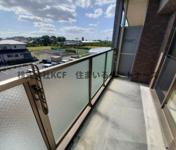 八女郡広川町大字一條の賃貸マンションのバルコニー|バルコニーからの眺めを楽しみながら食事をしませんか