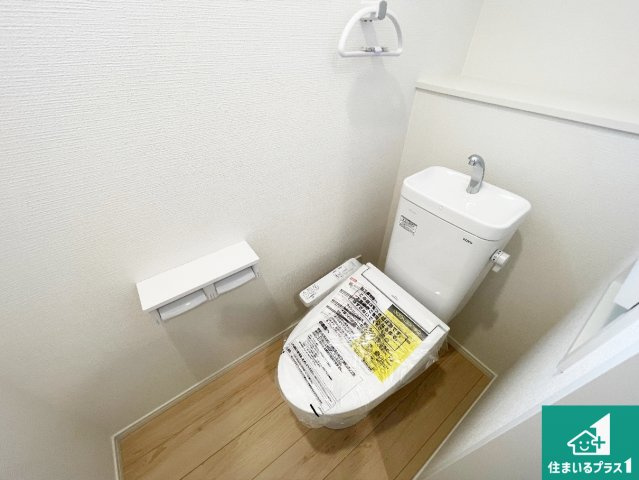 神戸市西区伊川谷町有瀬　第7期　新築一戸建てのトイレ|1・2階の2ヶ所にあるので、朝の忙しい時間の順番待ちもなく、深夜の利用にも大変便利です。