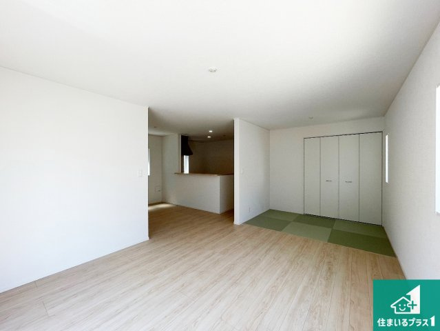 神戸市西区伊川谷町有瀬　第7期　新築一戸建ての居間・リビング|子供を見守りながらお料理が出来るため家族のコミュニケーションか増えます♪スペースが広く確保されている為お子様が大きくなったときは一緒に料理を楽しめます♪