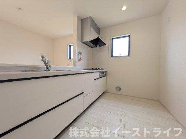 【新築戸建】　いわき市勿来町窪田町通1丁目第1　長期優良住宅のキッチン|同社施工写真　対面キッチンを選ぶ方の多くが、家族とのコミュニケーションを重視して選ばれます。特に小さなお子さんを持つご家庭では、調理中もお子さんの様子をみられるということは大きな安心に繋がります！
