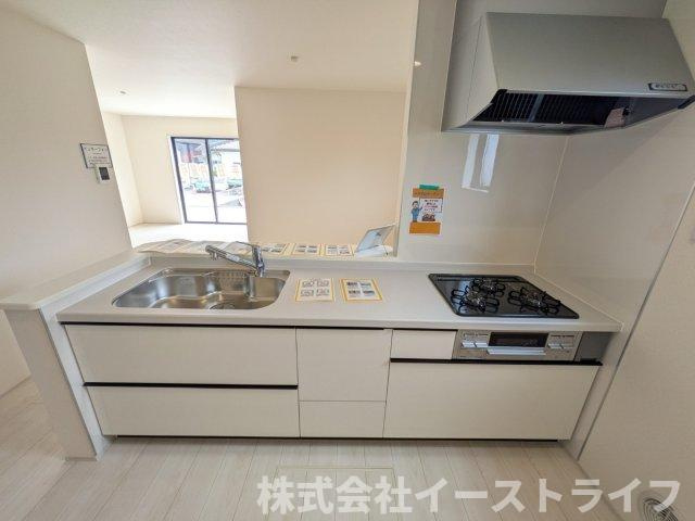 【新築戸建】　いわき市勿来町窪田町通1丁目第1　長期優良住宅の浴室|同社施工写真　１坪サイズのバスルーム。浴室換気乾燥機を標準装備。乾きやすい床やお手入れのしやすい排水口など、いつも清潔にご使用いただけます。