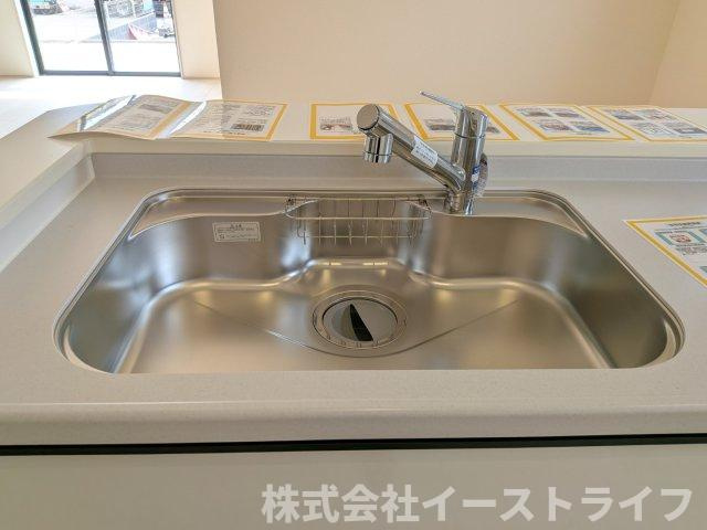【新築戸建】　いわき市勿来町窪田町通1丁目第1　長期優良住宅の駐車場|同社施工写真　カースペースです。3台駐車可能（車種による）