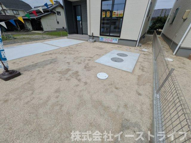 【新築戸建】　いわき市勿来町窪田町通1丁目第1　長期優良住宅の庭|1号棟写真　玄関隣には庭が付いています！ガーデニングも楽しめます