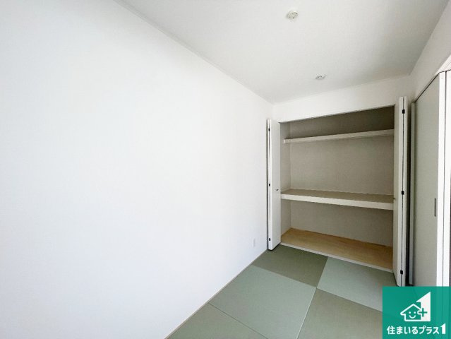 神戸市西区伊川谷町有瀬　第7期　新築一戸建ての和室|一室あると便利な和室は客間としてだけでなく、小さなお子様のプレイルームや食後のくつろぎスペースとしてもご利用いただけます。収納もついていますので大活躍間違いなし！