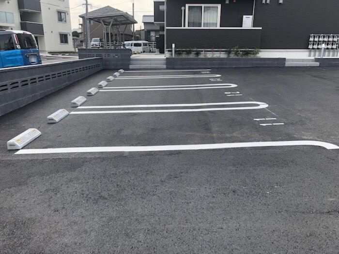 プレミエール　御井の駐車場