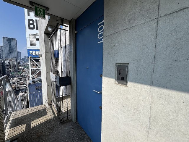 大阪市中央区南船場４丁目の店舗事務所の玄関