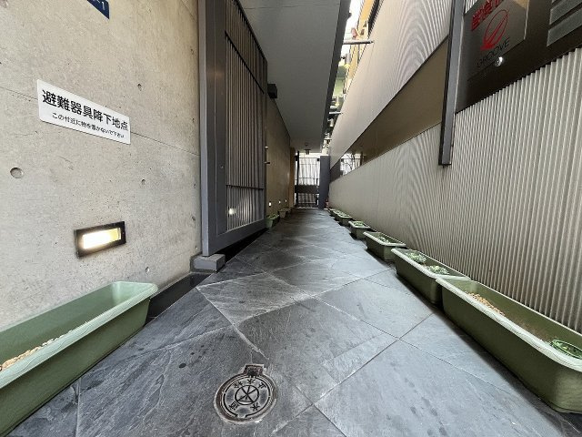 大阪市中央区南船場４丁目の店舗事務所のエントランス