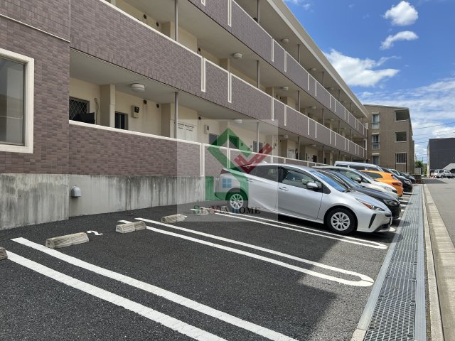 カーサセレノの駐車場