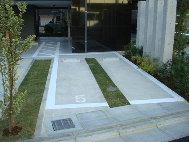 【駐車場】