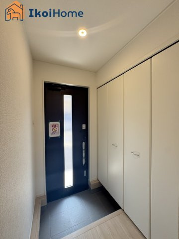 神戸市西区伊川谷町有瀬第7　5号棟　新築戸建の玄関|【ホームページに現地動画掲載中】●年中無休：当日予約可●玄関には大きなシューズボックスが完備♪