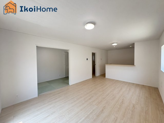 神戸市西区伊川谷町有瀬第7　5号棟　新築戸建の居間・リビング|【ホームページに現地動画掲載中】●年中無休：当日予約可●LDK17帖になります。2面採光で明るいです