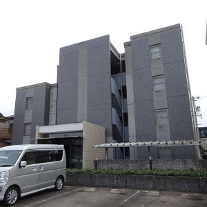 名古屋市北区三軒町の賃貸マンションの駐車場