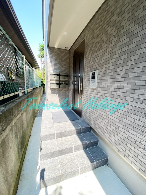 平塚市松風町のアパートのエントランス