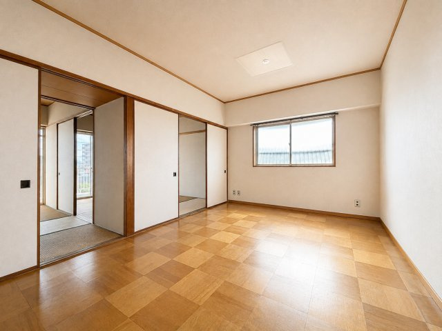堀田グリーンハイツの洋室|床・壁・天井貼替リフォームイメージ画像です