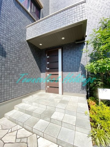 大和市上和田の賃貸マンションのエントランス