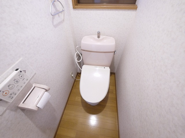 天理市田町戸建のトイレ