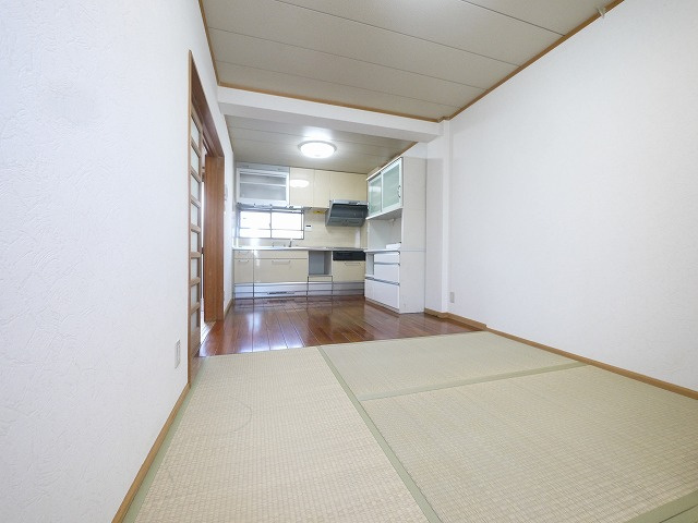 天理市田町戸建の居間・リビング