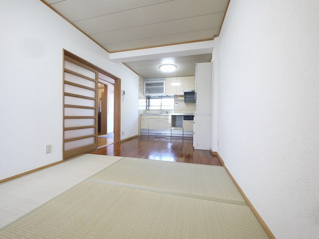 天理市田町戸建の居間・リビング