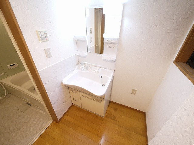 天理市田町戸建の洗面所