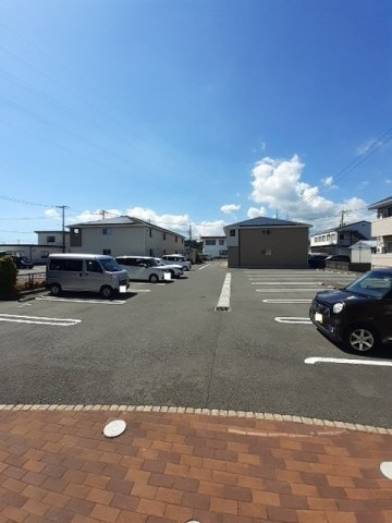 ラフレシールⅡの駐車場
