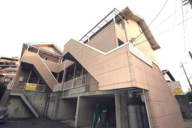 ワイエイハイツの外観