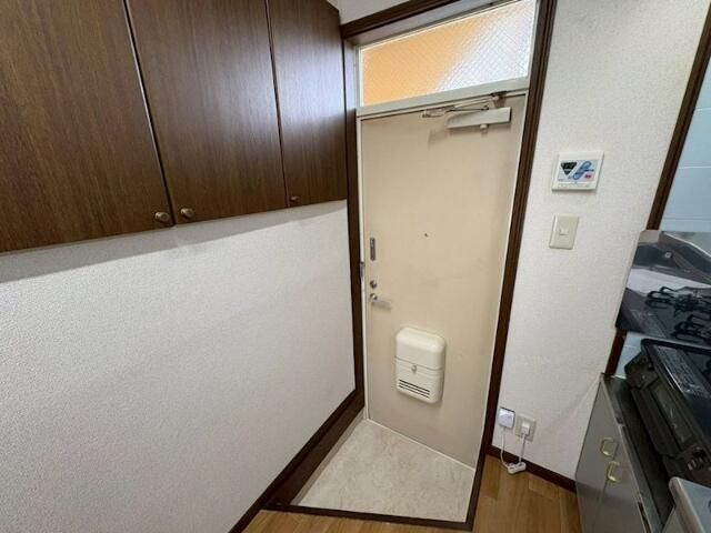 ワイエイハイツの玄関