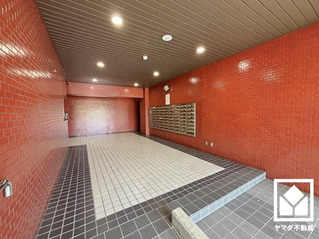 ユニ宇治小倉マンションのエントランス