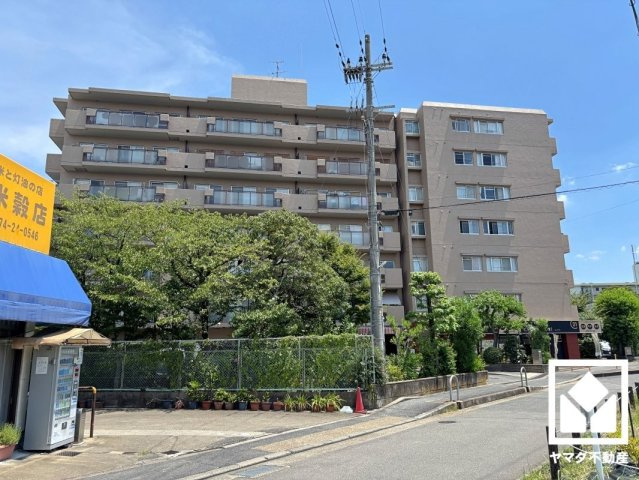 ユニ宇治小倉マンションの外観