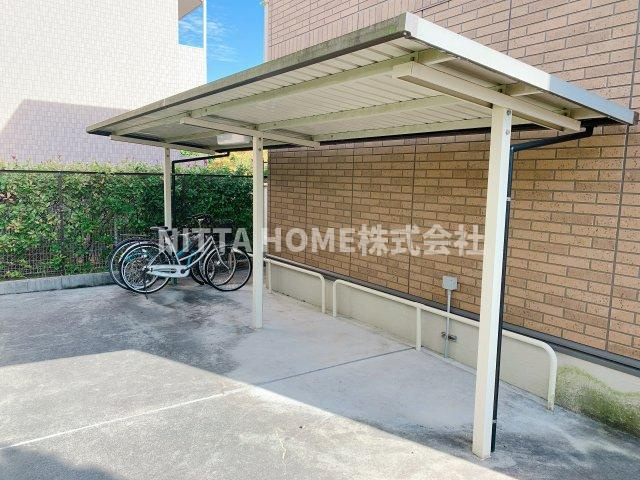 コンフォール・ヴィラ　Ｂ棟のエントランス|敷地内に駐輪場あります☆
