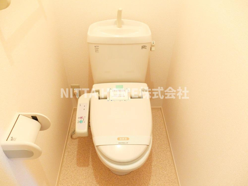 コンフォール・ヴィラ　Ｂ棟のトイレ|トイレは温水洗浄便座付きで快適ですね＊