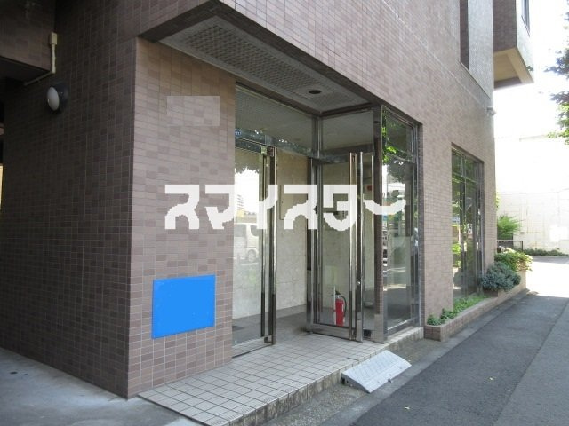 八王子市大和田町３丁目の賃貸マンションのエントランス