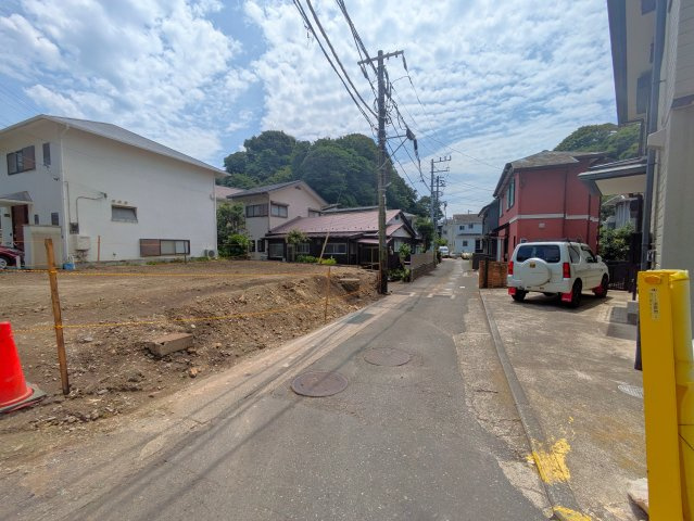 海まで徒歩13分！ 北西・南西角地　新築の前面道路含む現地写真|前面道路
