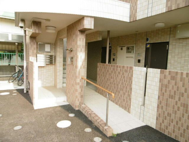 町田市小山町の賃貸マンションのエントランス