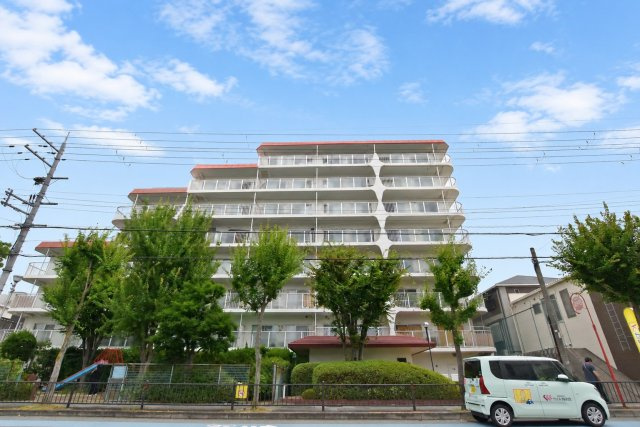 豊中緑ヶ丘サンハイツＢ棟の外観|ご不明な税金・諸費用についても丁寧にサポートいたします。現地見学で、住まいのイメージやご希望をぜひお聞かせください。