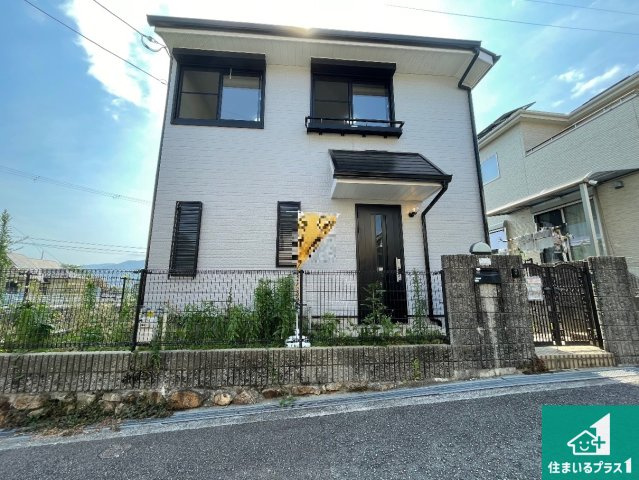 宝塚市清荒神　中古一戸建ての外観|周辺は落ち着いた街並みの住宅地！子育てがしやすい住環境です！気になることがありましたら、お気軽にお問い合わせください！