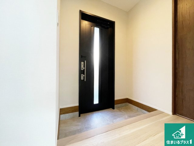 宝塚市清荒神　中古一戸建ての玄関|スッキリ、シンプルな玄関！