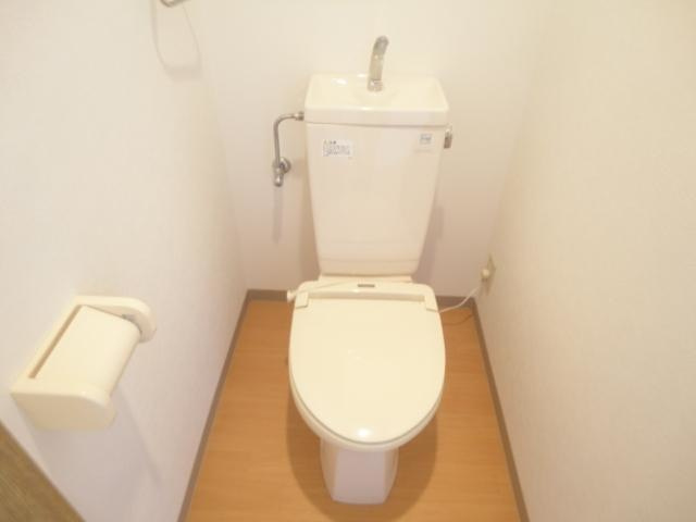 アネックス深谷のトイレ|別部屋反転間取りのお写真となります。