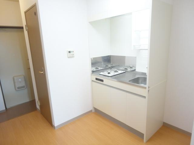 アネックス深谷のキッチン|別部屋反転間取りのお写真となります。