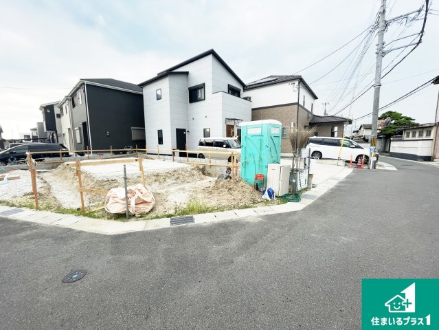 城陽市奈島久保野　第4期　新築一戸建ての前面道路含む現地写真|周辺は落ち着いた街並みの住宅地！子育てがしやすい住環境です！まだ未完成ですが、現地でしかわからない事もございます。是非一度ご覧ください。
