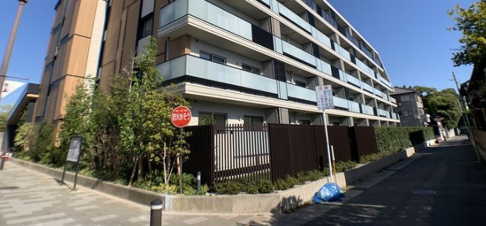 サステナブランシェ本行徳のエントランス