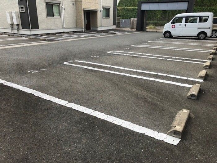 ヴィルヌーブ伍番街　D棟の駐車場