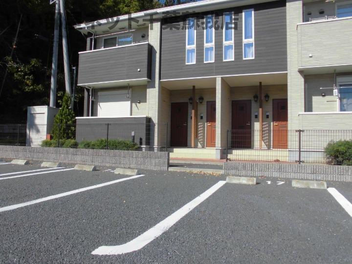 エーデル　バッハⅡの駐車場|駐車場に車を止められます