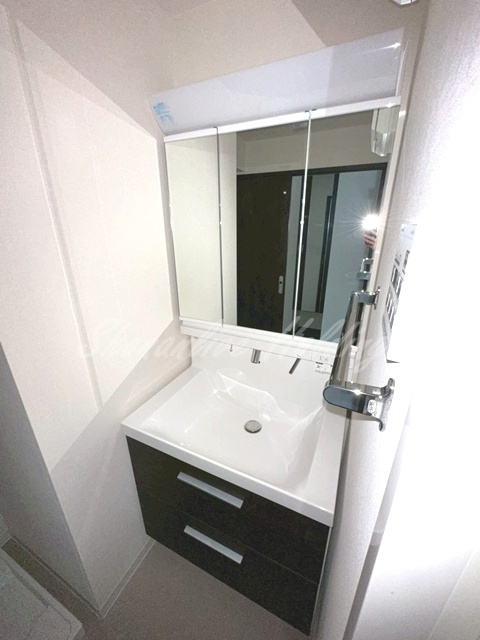 川崎市幸区小倉２丁目の賃貸マンションの洗面所|三面鏡洗面台♪※同施工別建物